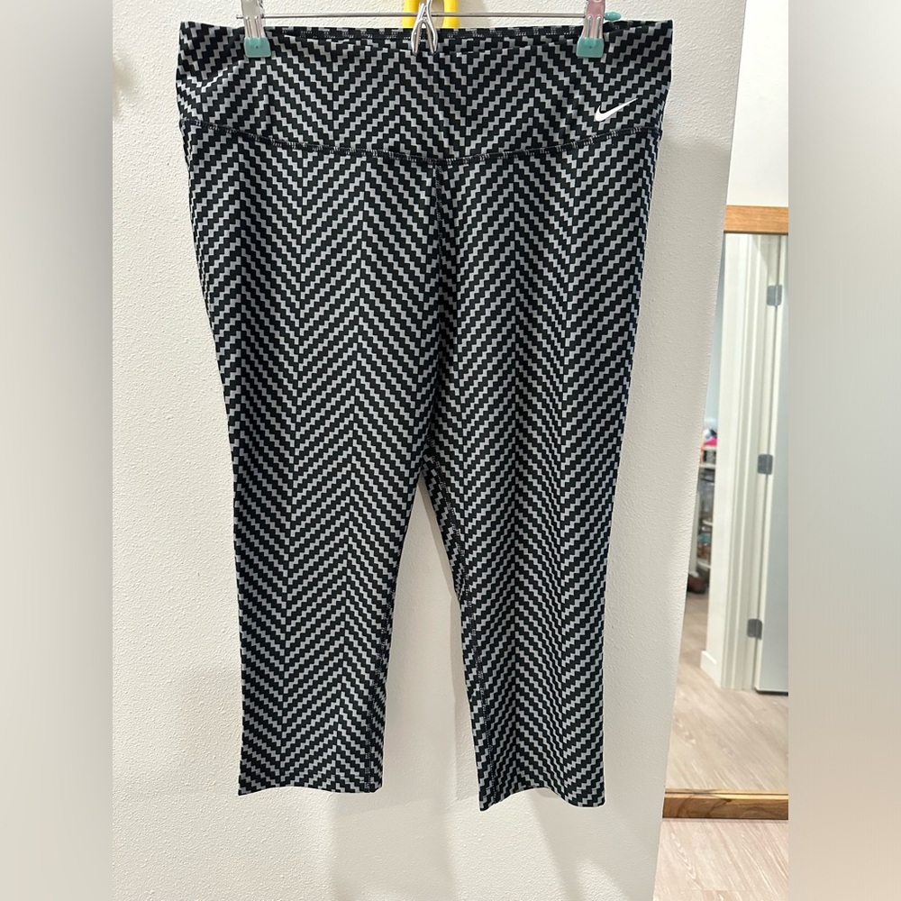 Nike dri-fit crop pants —new without tags